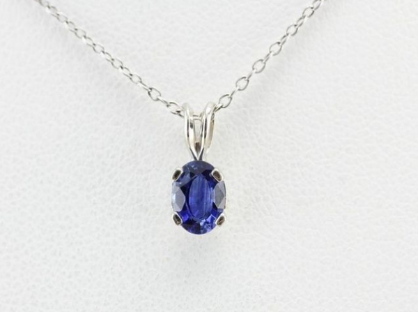 1 carat tanzanite pendant