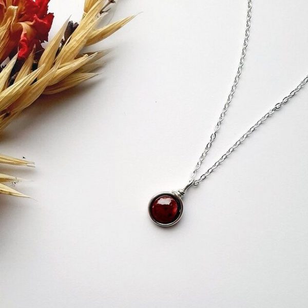 Red garnet pendant on silver - Image 2