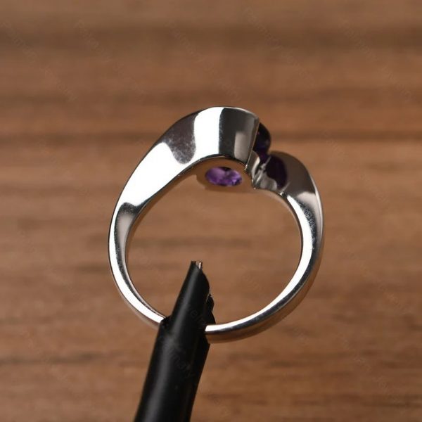 Brilliant cut amethyst ring on silver - Image 2