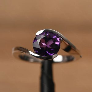 Brilliant cut amethyst ring on silver
