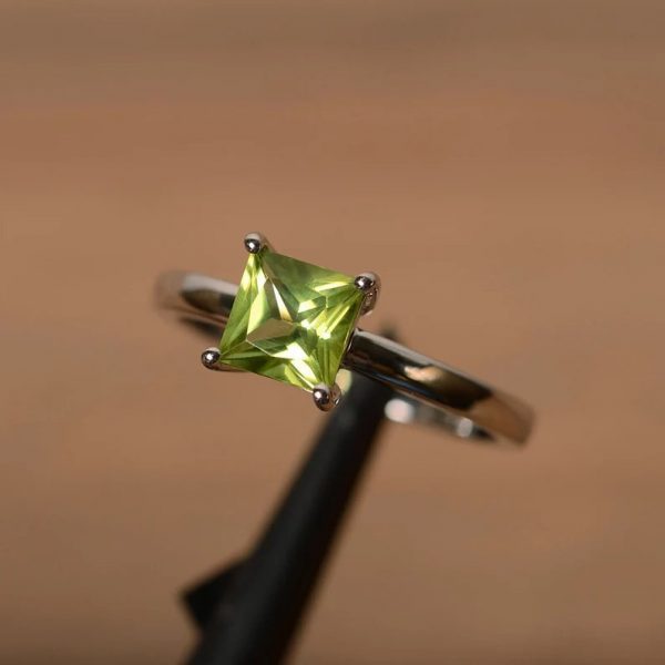 Green peridot ring princess cut gemstone ring - Image 3