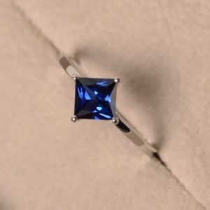 Princess cut blue sapphire ring