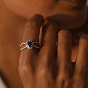 Tanzanite Ring Engagement Ring on 18k Gold