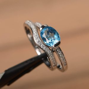 Swiss blue topaz ring oval cut blue gemstone