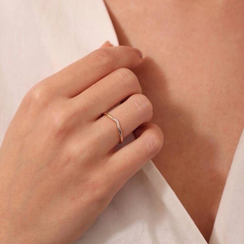 18 karat gold band, Curved Diamond Wedding Ring