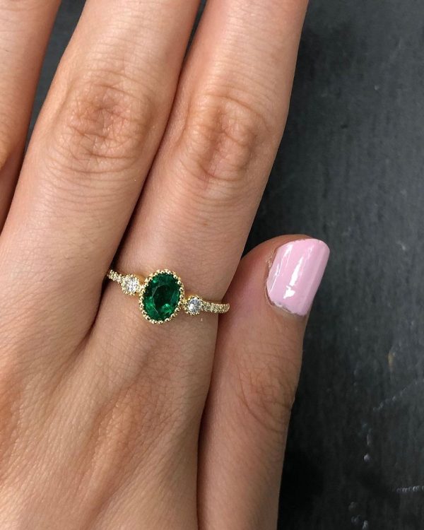 Oval Tsavorite 0.80cts ring set on 18 karat yellow gold with cubic zirconia - Image 2