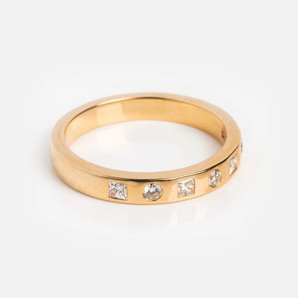 Simple 9 karat gold statement Ring with diamonds band - Image 2