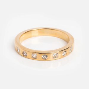 Simple 9 karat gold statement Ring with diamonds band