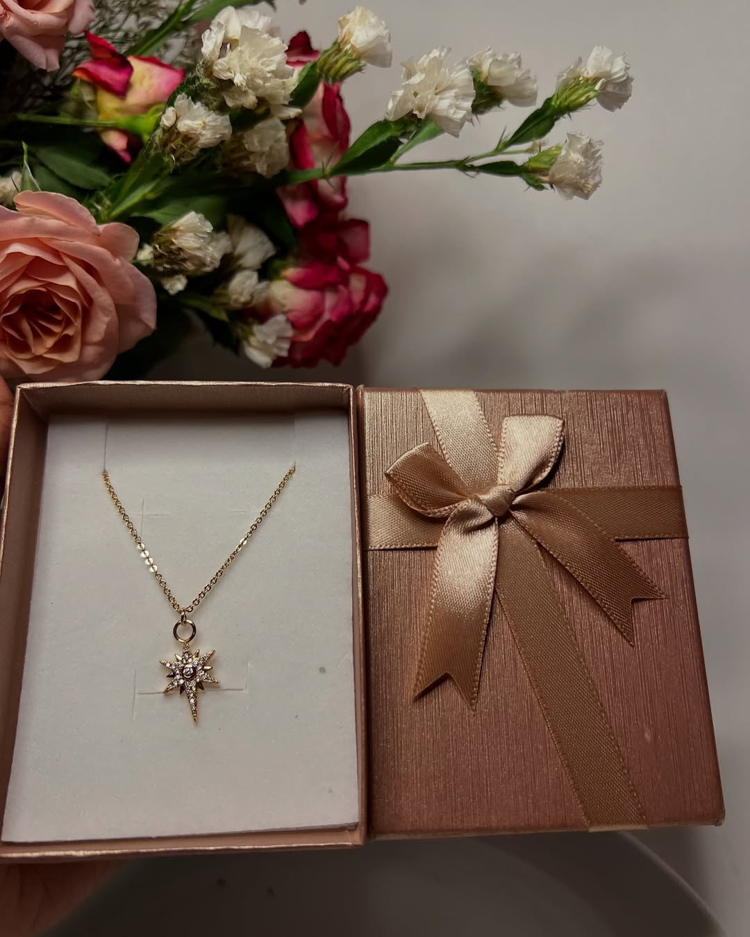 18K Gold Stellar Love Pendant g