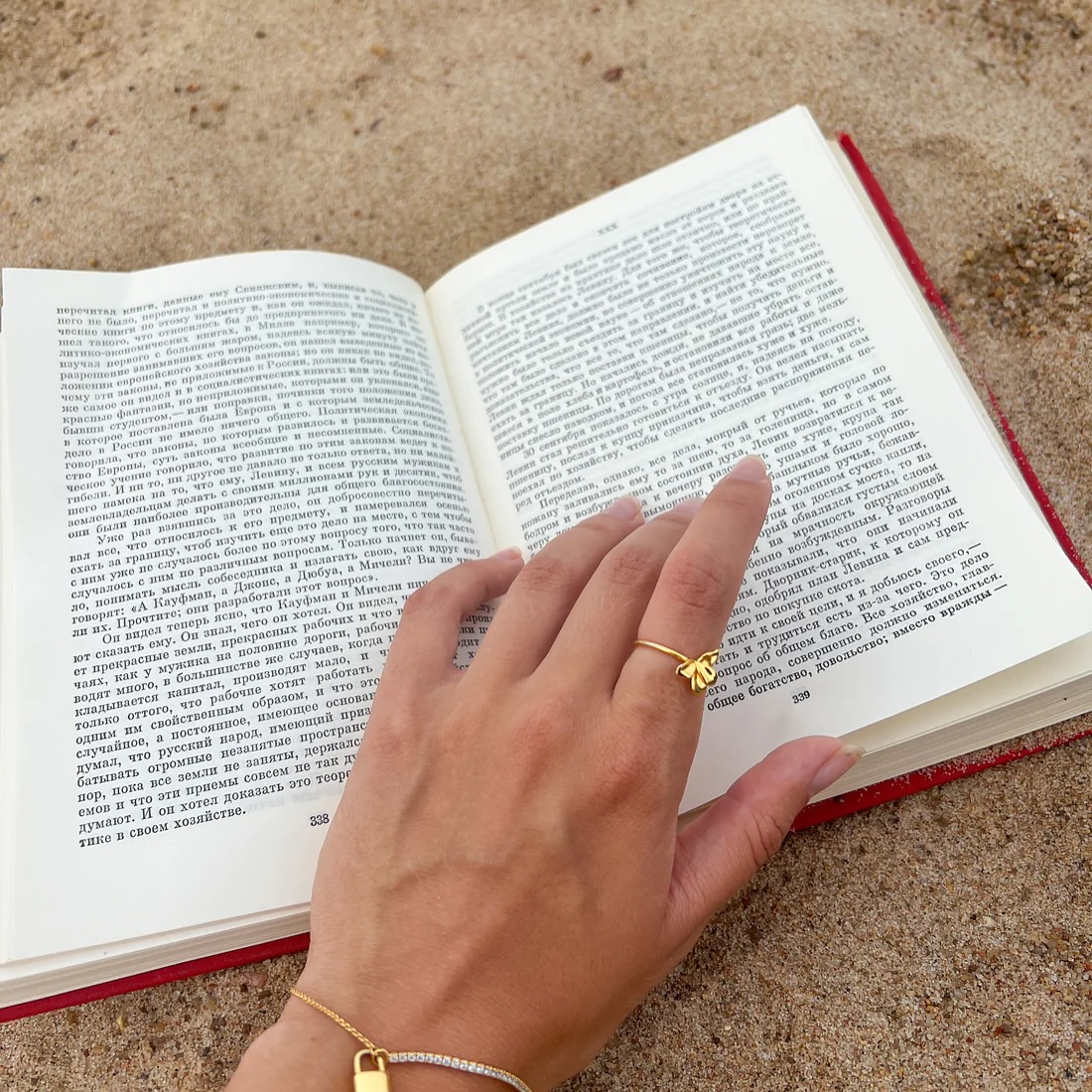Dainty Leaf Ring 9k Gold